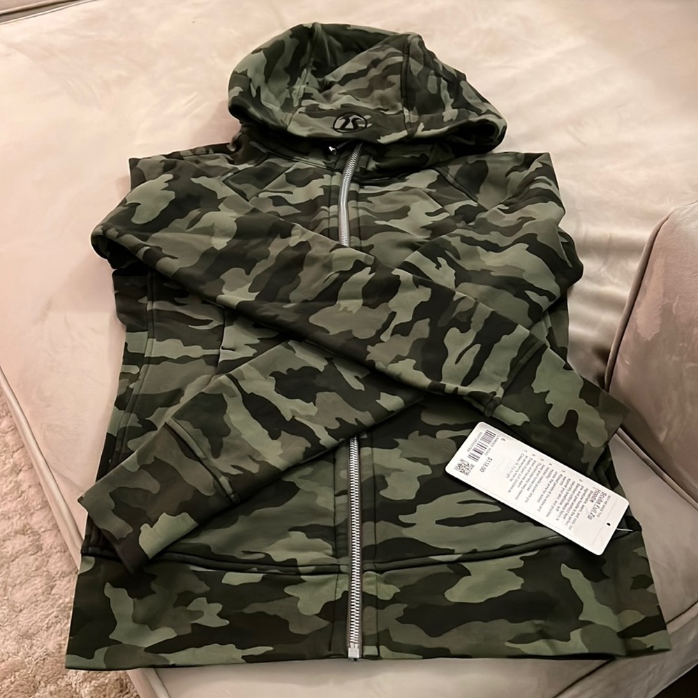 Lululemon Scuba zip hoodie size 6 camp print